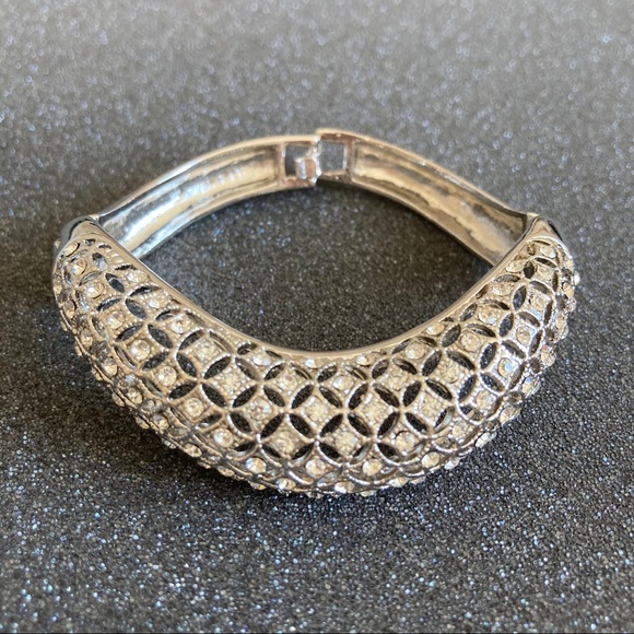 Silver tone bracelet with crystals - Picture 3 of 8